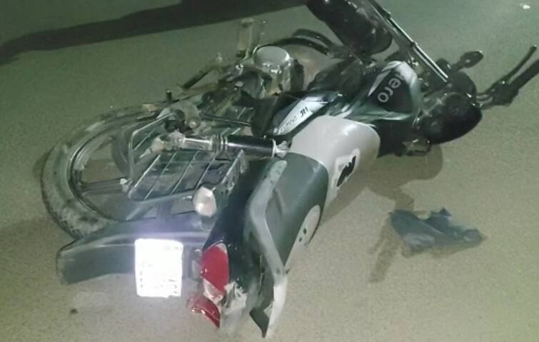 Accident between car and bike in Bhavnagar, one youth died Bhavnagar: ભાવનગરમાં કારે ટક્કર મારતા બાઈક 20 મીટર ફંગોળાયું, એક યુવકનું મોત બીજાની હાલત ગંભીર