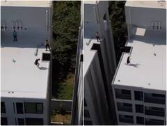 Video: ऊंची बिल्डिंग्स पर भी एक छत से दूसरी छत पर लगाई छलांग, ये स्टंट देख आप भी चौंक जाएंगे