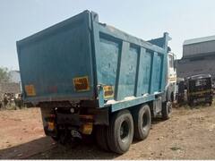 हायवा नव्हे... हायवानच! दुचाकीस्वाराला वाळू वाहतूक करणाऱ्या भरधाव हायवाने चिरडले