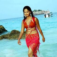 बिकिनी में कयामत लगती हैं देवसेना, 41 की उम्र में भी नहीं रचाई शादी... लेकिन अफेयर्स की लिस्ट है बहुत लंबी