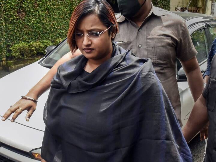 kerala gold sumuggling case accused swapana suresh offered 30 crore to give evidence cm pinarayi vijayan cpim Gold Smuggling Case: 'सीएम विजयन के खिलाफ सबूत दे दो और...', स्वप्ना सुरेश ने बताया किसने दिया 30 करोड़ का ऑफर