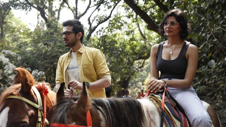 Grand-Bahu aka Tisca Dholakia: Meenal Sahu, who portrays Tisca, is the grand bahu of a dysfunctional joint family that spans four generations. She is realistic, lucid, and goal-oriented. Her desire to leave this crazy joint family is as obvious as her husband's. She has a lot to offer to this family as a grand-daughter-in-law, a career-oriented woman wanting to build herself and a new age mother who wants the best for her child but also sometimes thinks that it isn't enough.