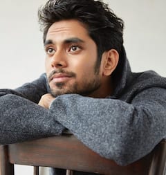 Paresh Rawal Son: कैमरे की नज़रों से छुपकर ऐसी जिंदगी जीते हैं परेश रावल के बेटे, लड़कियां दिल संभालकर देखें इनकी तस्वीरें!