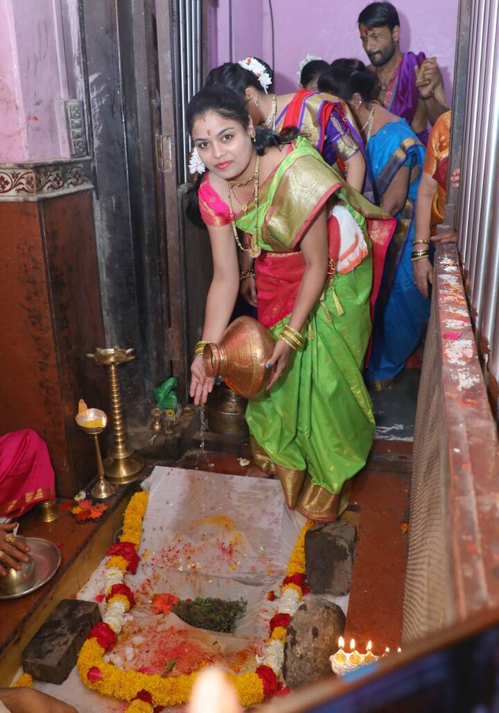 असे म्हणतात की, शांतिब्रह्म संत एकनाथ महाराजांच्या (Sant Eknath Maharaj) वाड्यातील रांजणात भगवान श्रीकृष्णांनी श्रीखंड्याच्या रुपाने गोदावरीतून कावडीने पाणी आणून भरला होता.