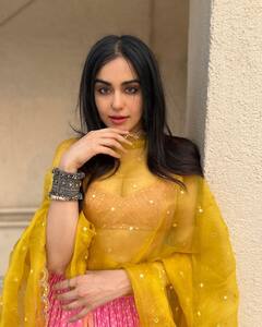 Adah Sharma Photo: ડિપ નેક બ્લાઉઝમાં અદા શર્માએ આપ્યા કિલર પોઝ