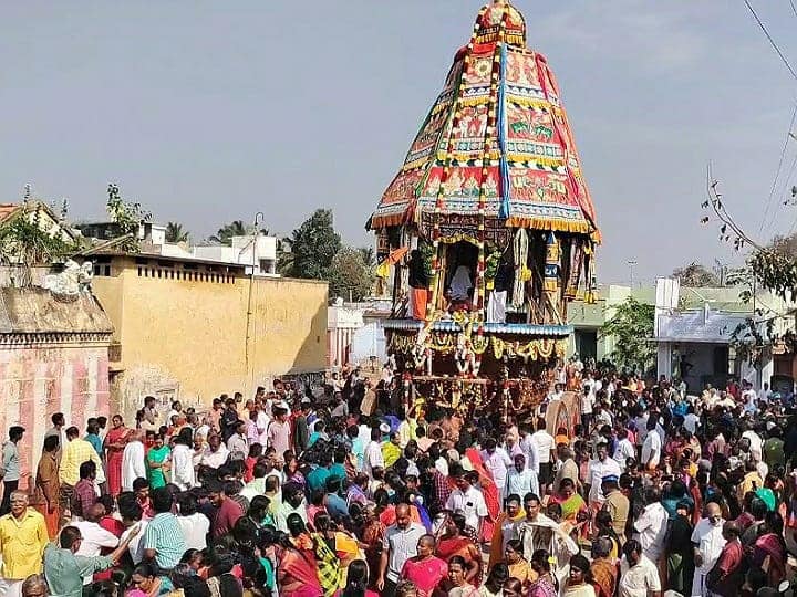 Karur: Masi Makhaperun festival at Kulithalai Kadambavaneswarar temple TNN குளித்தலை கடம்பவனேஸ்வரர் கோவில் தேரோட்டம் - தேரை வடம் பிடித்து இழுத்த பக்தர்கள்