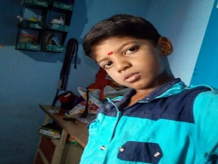 Suicide: 8th grade boy who hanged himself Sadness in Nellai Suicide: செல்ஃபோன் பயன்படுத்துவதில் தகராறு.. 8-ஆம் வகுப்பு மாணவன் தற்கொலை.. நெல்லையில் சோகம்..