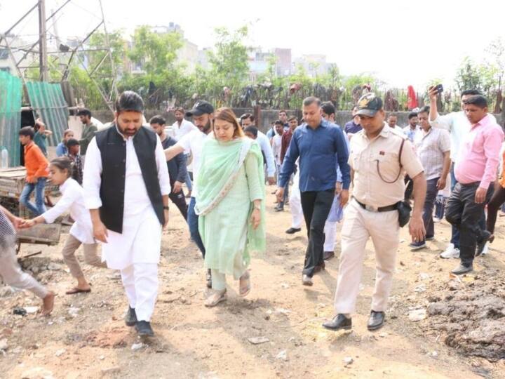 Delhi Mayor Shelly Oberoi In Action Mode Visited Chhatarpur Village And Mehrauli Areas ANN Delhi: एक्शन मोड में नजर आईं दिल्ली की मेयर शैली ओबरॉय, कई इलाकों का दौरा कर अधिकारियों को दिए सख्त निर्देश