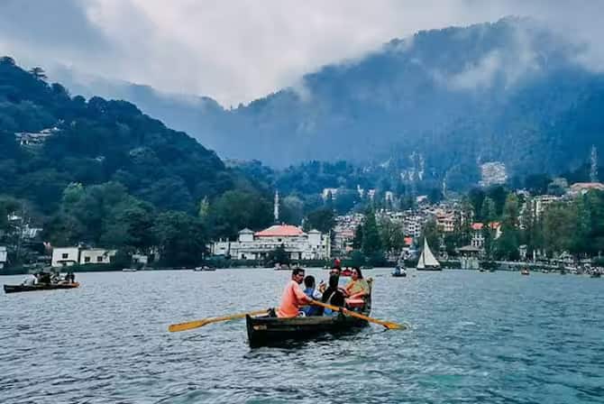 Uttarakhand 5 Famous tourist Places for Summer Vacation Rishikesh Mussoorie Chamoli Uttarakhand Tourist Places: गर्मियों में घूमने का बना रहे हैं प्लान? उत्तराखंड की ये 5 जगहें हैं आपके वेकेशन के लिए सबसे बेस्ट