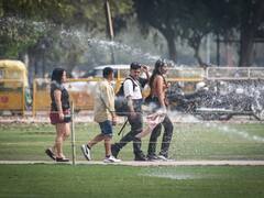 Weather Update: दिल्ली-एनसीआर में बादलों की छांव दे सकती है गर्मी से राहत, कर्नाटक-गोवा समेत इन राज्यों सताएगी लू