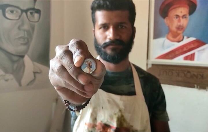 या निमित्ताने सिंधुदुर्ग जिल्ह्यातील देवगड गवाणे गावचे चित्रकार अक्षय मेस्त्री यांनी शिवकालीन नाण्यावर छत्रपती शिवाजी महाराजांचे चित्र साकारले आहे.