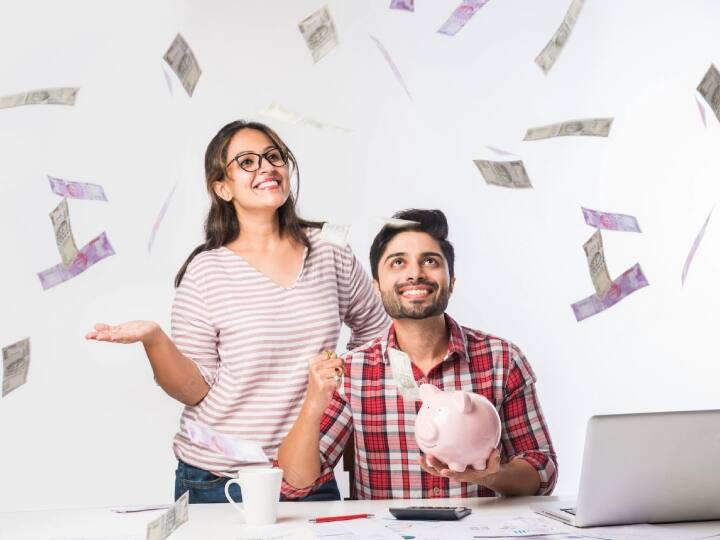 अब इस शख्स ने एक आलीशान हवेली खरीदी है, जो फेमस जगह हॉलीवुड हिल्स पर है. इस व्यक्ति का नाम एडविन कास्त्रो है. एडविन कास्त्रो के इस घर में पांच बेडरूम और छह बाथरूम हैं. (PC- Freepik.com)