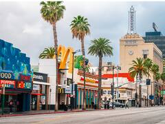 ஜாக்பாட் மொமெண்ட்; ஹாலிவுட் டவுனில் ரூ.200 கோடியில் வீடு.. டக்கென பணக்காரர் ஆன லக்கி மேன்!