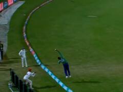 पेशावर जाल्मी के खिलाफ दिखी कायरन पोलार्ड की शानदार फील्डिंग, बाउंड्री लाइन पर पकड़ा सुपरमैन स्टाइल में कैच