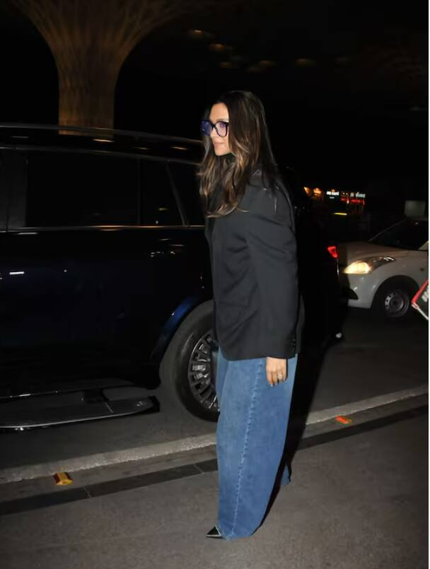 दीपिका ऑस्कर पुरस्कार सोहळ्यासाठी मुंबईहून अमेरिकेला गेली आहे. दीपिकाचा मुंबई विमानतळावरील एक व्हिडीओ सोशल मीडियावर व्हायरल झाला आहे.