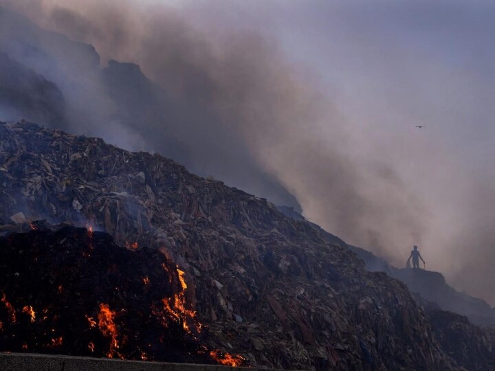 Kerala Waste Plant Fire: मुंह पर मास्क, घर में खुद को कैद कर रहे लोग! कोरोना नहीं बल्कि इस वजह से केरल में लग सकता है लॉकडाउन