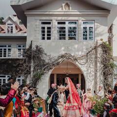 Jyotika Dilaik Wedding: शादी के बंधन में बंधी रुबीना दिलैक की छोटी बहन, लाल जोड़े में दुल्हन बन लगीं बला की खूबसूरत