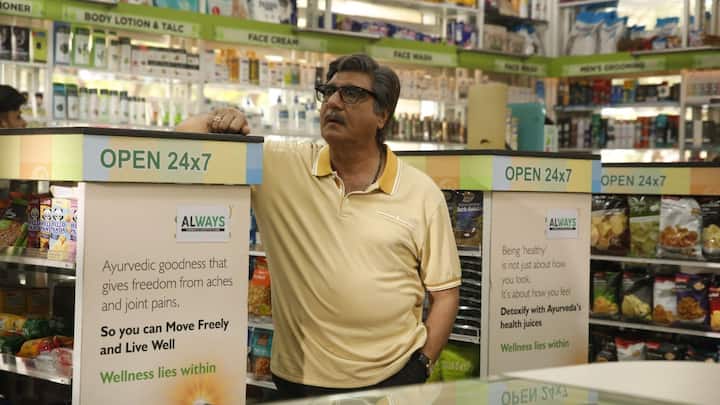 DADAJI aka Mansukhlal Dholakia: Raj Babbar plays the funny yet witty Bade Dadu who is always ready to pull his wife's leg whenever the opportunity arises. He expresses his love for his family through sarcastic humour, but when it comes to taking any tough decisions or bringing his family together, he knows exactly what stance he needs to take. Raj Babbar as Mansukhlal is a dependable Dadu who is always willing to help everyone.