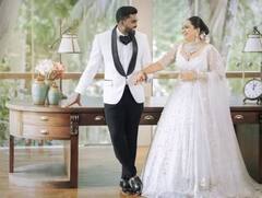 IPL 2023 ਤੋਂ ਪਹਿਲਾਂ ਵਨਿੰਦੂ ਹਸਰੰਗਾ ਨੇ ਆਪਣੀ ਪ੍ਰੇਮਿਕਾ ਨਾਲ ਕੀਤਾ ਵਿਆਹ, ਵੇਖੋ ਤਸਵੀਰਾਂ