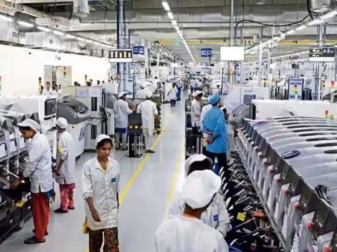 karnataka labour law changes be ready to work in 12 hours shift like china ਫੈਕਟਰੀਆਂ 'ਚ 12-12 ਘੰਟੇ ਕੰਮ ਕਰਨ ਲਈ ਹੋ ਜਾਓ ਤਿਆਰ, ਭਾਰਤ ਦਾ ਇਹ ਸੂਬਾ ਤੁਰਿਆ ਚੀਨ ਦੀ ਰਾਹ 'ਤੇ