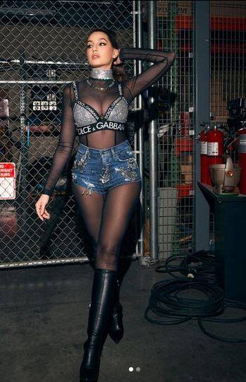 ਬਰੇਲੇਟ ਤੇ ਸ਼ਾਰਟਸ 'ਚ ਕਲੀਵੇਜ ਨੂੰ ਫਲਾਂਟ ਕਰਦੀ ਨਜ਼ਰ ਆਈ ਨੋਰਾ ਫਤੇਹੀ