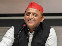 अखिलेश यादव ने लगाया भेदभाव का आरोप, पूछा- 'ओबीसी आयोग के सदस्यों के जूते क्यों उतरवाए गए'