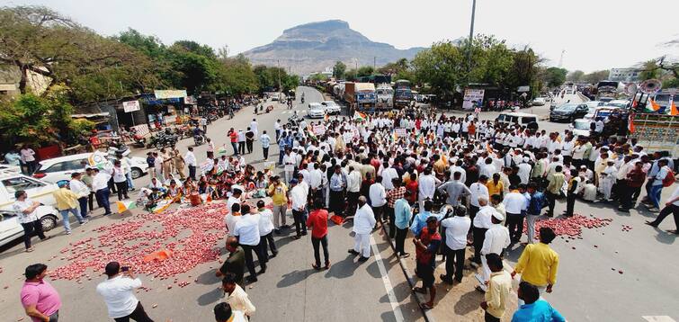 maharashtra news nashik news NCP's road stop movement in Chandwad over onion issue Nashik Onion Issue : ध्यानात ठेवा कांदा! लक्षात ठेवा कांदा! राष्ट्रवादीचं चांदवडमध्ये रास्ता रोको आंदोलन 