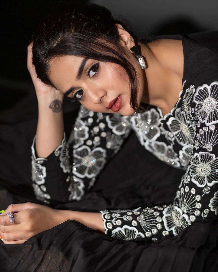 తెలుగు టాప్ యాంకర్లలో శ్రీముఖి ఒకరు. Photo Credit: Sreemukhi /Instagram