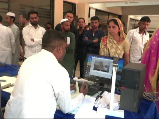 Panchmahal: ગોધરા જિલ્લા સબ રજીસ્ટ્રાર કચેરીમાં એક જ મહિનામાં સ્ટેપ ડ્યુટીની થઈ રેકોર્ડ બ્રેક આવક Jantri rates Godhra district sub registrar office record breaking income from step duty in a single month Panchmahal: ગોધરા જિલ્લા સબ રજીસ્ટ્રાર કચેરીમાં એક જ મહિનામાં સ્ટેપ ડ્યુટીની થઈ રેકોર્ડ બ્રેક આવક