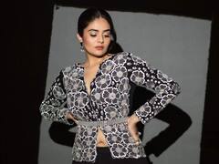 Sreemukhi: బ్లాక్ డ్రెస్ లో శ్రీముఖి- రాములమ్మ అందాలకు కుర్రకారు ఫిదా