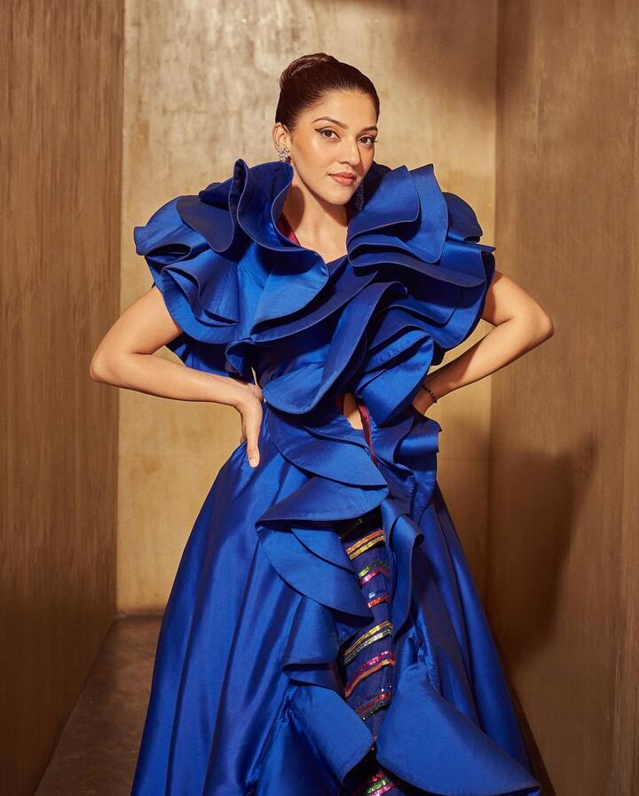 పదేళ్ల వయసులోనే మోడలింగ్ మొదలుపెట్టింది మెహ్రీన్. కెనడా, ఇండియాలలోనే ఎన్నో యాడ్స్ లో మెరిసింది