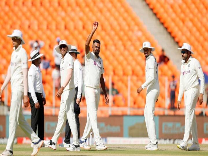 R Ashwin breaks anil kumble record of most five wicket hauld in india in IND vs AUS 4th test R Ashwin Test Records: चौथ्या कसोटीच्या पहिल्या डावात अश्विननं टिपल्या 6 विकेट्स,  दिग्गज गोलंदाज अनिल कुंबळेचा 'हा' रेकॉर्ड मोडला