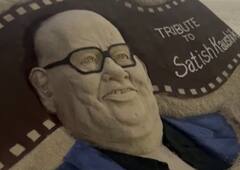 Satish Kaushik Death: સતિશ કૌશિકને સેન્ડ આર્ટિસ્ટે આપી અનોખી શ્રદ્ધાંજલિ, જુઓ તસવીરો