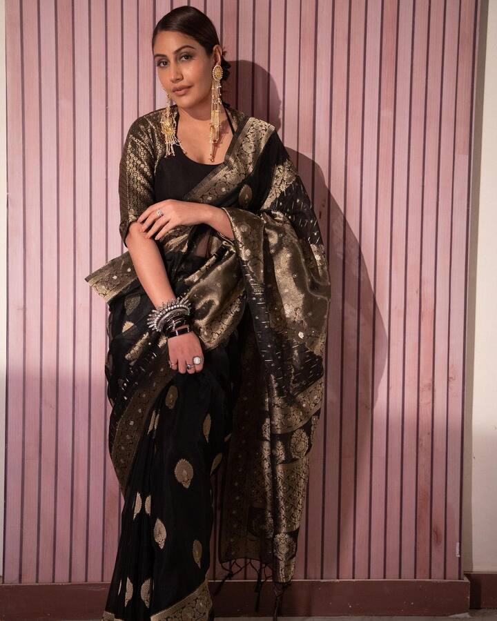ફરી એકવાર, તેણે ટ્રેડિશનલ લુકમાં તેની કેટલીક તસવીરો ઇન્સ્ટાગ્રામ પર શેર કરી છે.