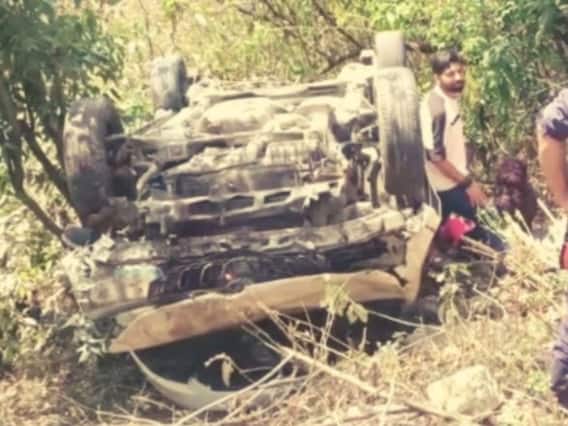 Mussoorie Accident: मना करने पर भी नहीं माना ड्राइवर, मसूरी झील के पास गहरी खाई में गिरी फॉर्च्यूनर, सात लोग घायल Mussoorie Accident: मना करने पर भी नहीं माना ड्राइवर, मसूरी झील के पास गहरी खाई में गिरी फॉर्च्यूनर, सात लोग घायल