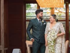 Photos: IPL 2023 के पहले वनिंदु हसरंगा ने अपनी गर्लफ्रेंड के साथ रचाई शादी, देखें तस्वीरें