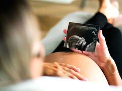 9 ਸਾਲਾਂ ਤੋਂ ਮਾਂ ਦੇ ਪੇਟ 'ਚ ਫਸਿਆ ਸੀ ਬੱਚਾ, ਜਦੋਂ ਡਾਕਟਰਾਂ ਨੂੰ ਦਿਖਾਇਆ ਤਾਂ ਉਹ ਵੀ ਰਹਿ ਗਏ ਹੈਰਾਨ