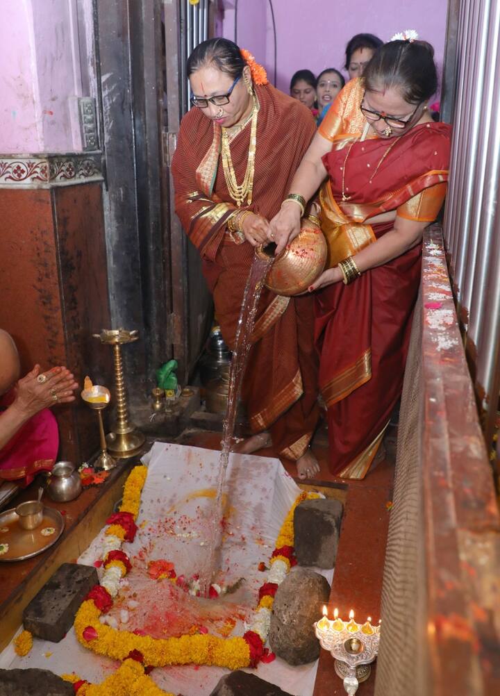 मराठवाड्यातील महत्वाच्या यात्रेपैकी एक असलेल्या छत्रपती संभाजीनगर (Chhatrapati Sambhajinagar) जिल्ह्यातील पैठणची (Paithan) यात्रा म्हणजेच नाथषष्ठी यात्रेला (Nath Shashti Festival) सुरुवात झाली आहे. (सर्व छायाचित्र- आशिष तांबटकर)