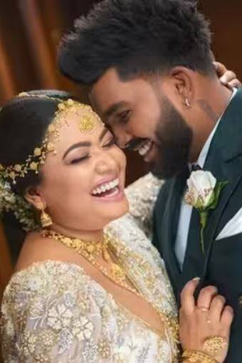 IPL 2023 ਤੋਂ ਪਹਿਲਾਂ ਵਨਿੰਦੂ ਹਸਰੰਗਾ ਨੇ ਆਪਣੀ ਪ੍ਰੇਮਿਕਾ ਨਾਲ ਕੀਤਾ ਵਿਆਹ