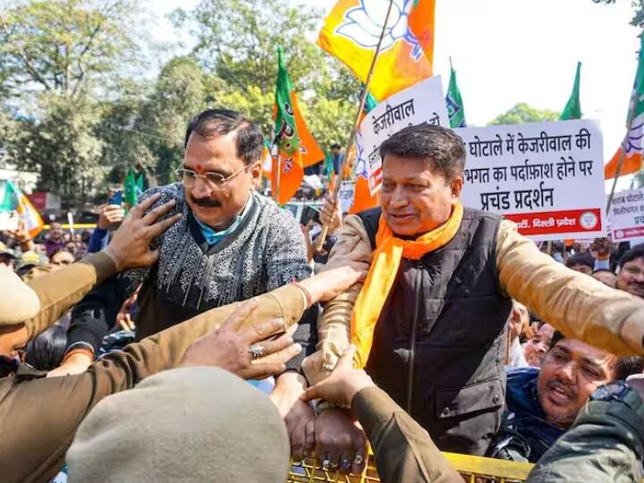 BJP protests against Arvind AAP government on Delhi Excise Policy demands Arvind Kejriwal resignation Delhi Excise Policy: बीजेपी का दिल्ली सरकार के खिलाफ प्रचंड प्रदर्शन, CM Kejriwal से इस्तीफे की मांग