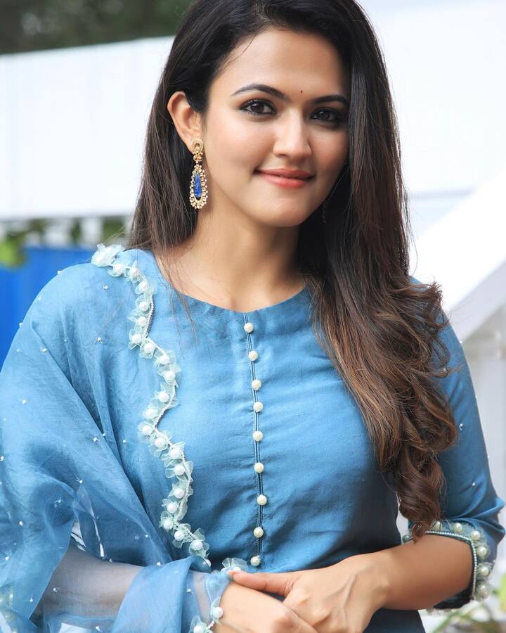 நடிகை அபர்ணா தாஸின் நடிப்பும் தமிழ் ரசிகர்கள் இடையே நல்ல வரவேற்பை பெற்றது