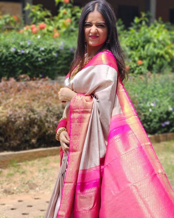 అందం, అభినయంతో ఆకట్టుకోవడంతో వరుసగా సినిమా అవకాశాలు వస్తున్నాయి.