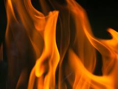 गर्लफ्रेंड के साथ संबंध होने के शक पर दो युवकों में हुआ झगड़ा, पेट्रोल डालकर लगाई आग, दोनों झुलसे