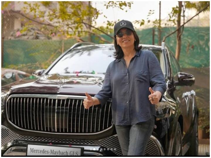 Neetu Kapoor Bought a new luxury car Mercedes Maybach GLS 600 worth rupees 3 crore see pics 64 साल की उम्र में Neetu Kapoor ने खरीदी न्यू लग्जीरियस मर्सिडीज कार, कीमत जानकर उड़ जाएंगे होश