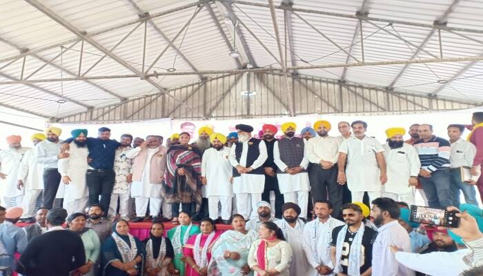 ਜਲੰਧਰ ਦੇ 42 ਤੋਂ ਵੱਧ ਪਿੰਡਾਂ ਦੇ ਮੌਜੂਦਾ ਅਤੇ ਸਾਬਕਾ ਸਰਪੰਚ, ਪੰਚ ਅਤੇ ਸੈਂਕੜੇ ਸਮਰਥਕ ਹਰਚੰਦ ਸਿੰਘ ਬਰਸਟ ਦੀ ਅਗਵਾਈ 'ਚ 'ਆਪ' ਵਿੱਚ ਸ਼ਾਮਿਲ Sarpanches, Panchyat members along with supporters of 42 villages from join AAP under the leadership of Harchand Singh Barsat ਜਲੰਧਰ ਦੇ 42 ਤੋਂ ਵੱਧ ਪਿੰਡਾਂ ਦੇ ਮੌਜੂਦਾ ਅਤੇ ਸਾਬਕਾ ਸਰਪੰਚ, ਪੰਚ ਅਤੇ ਸੈਂਕੜੇ ਸਮਰਥਕ ਹਰਚੰਦ ਸਿੰਘ ਬਰਸਟ ਦੀ ਅਗਵਾਈ 'ਚ 'ਆਪ' ਵਿੱਚ ਸ਼ਾਮਿਲ