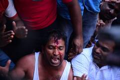 हसन मुश्रीफ ईडीच्या जाळ्यात, कार्यकर्त्यांचा घरासमोर आक्रोश