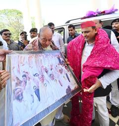 IN Pics: दो दिवसीय गुजरात दौरे पर पहुंचे अखिलेश यादव, पूर्व सीएम शंकर सिंह वाघेला से की मुलाकात