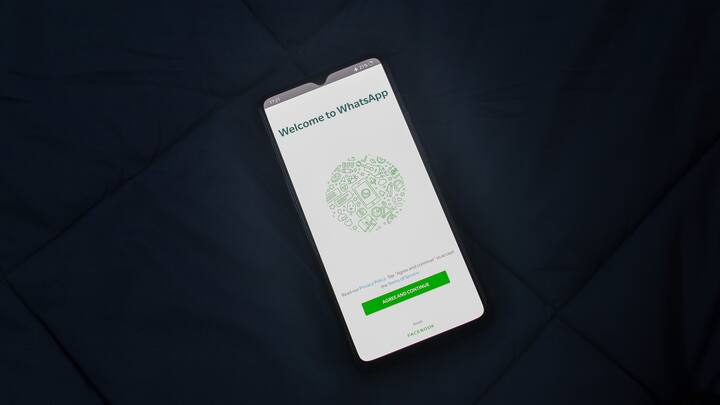 হোয়াটসঅ্যাপ ট্র্যাকার WABetaInfo জানিয়েছে, এই ২১টি নতুন ইমোজি পাঠানোর জন্য ইউজারদের কোনও নতুন ধরনের কিবোর্ড ডাউনলোড করার বা ব্যবহার করার প্রয়োজন নেই।