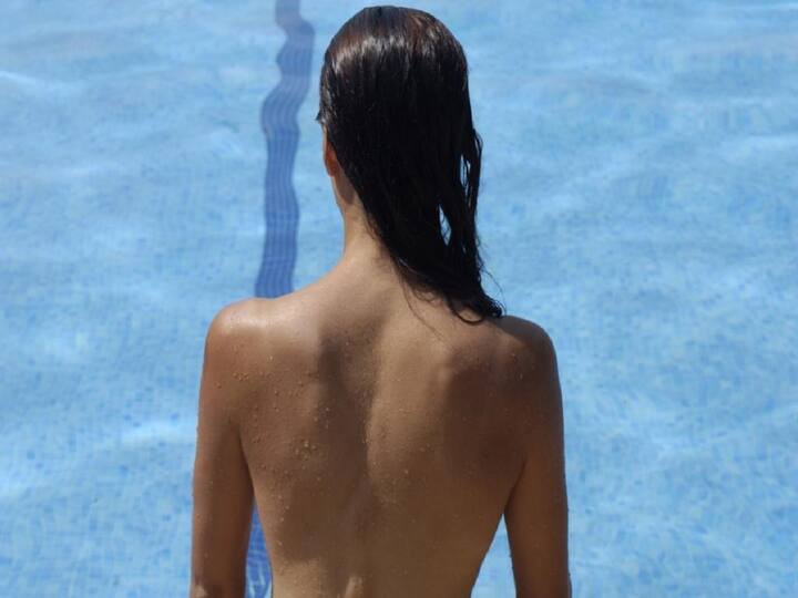 Berlin To Let Everyone Go Topless At Public Swimming Pools know more details in tamil Topless: பொது நீச்சல் குளங்களில் மேலாடை இன்றி குளிக்க அனுமதி.. வாயை பிளக்கவைத்த நகரம் எது தெரியுமா?