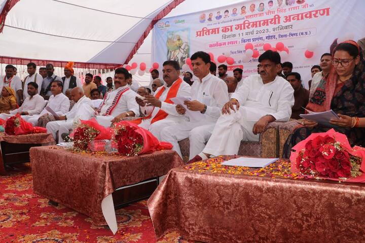 राजस्व एवं परिवहन मंत्री और भिंड प्रभारी गोविंद सिंह राजपूत ने महाराजा भीम सिंह राणा की अश्वारोही प्रतिमा का अनावरण किया. प्रतिमा अनावरण कार्यक्रम में एक मंच पर बीजेपी और कांग्रेस के नेता दिखाई दिए.